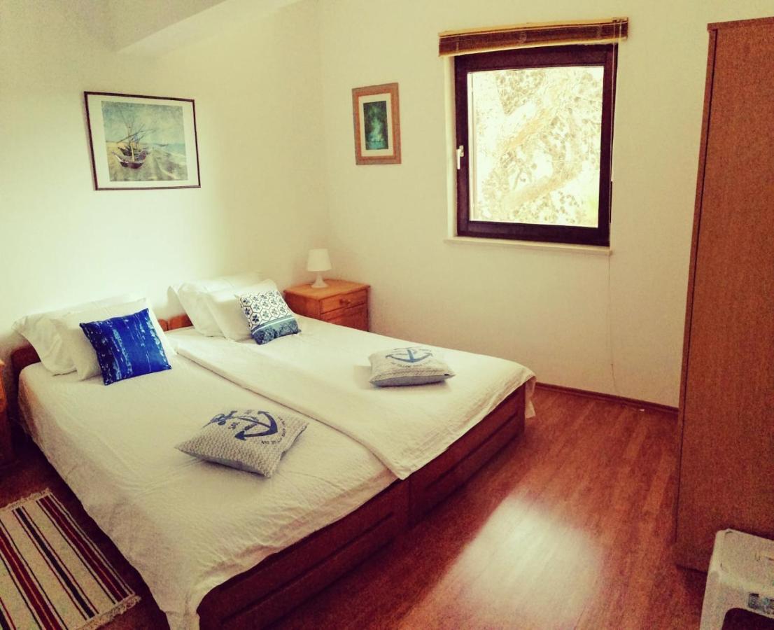 Apartment By The Beach Primosten Exterior photo