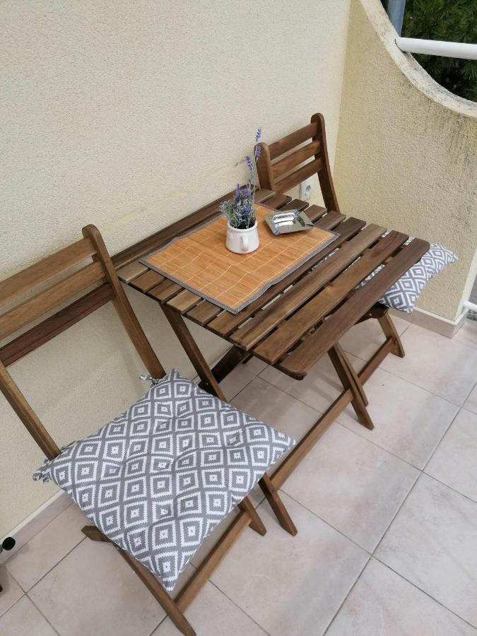 Apartment By The Beach Primosten Exterior photo