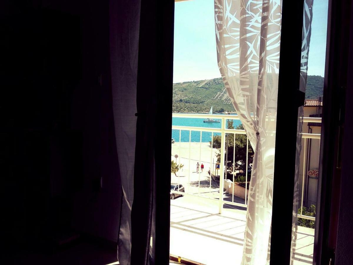 Apartment By The Beach Primosten Exterior photo